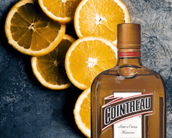 cointreau en sinaasappelschijfje
